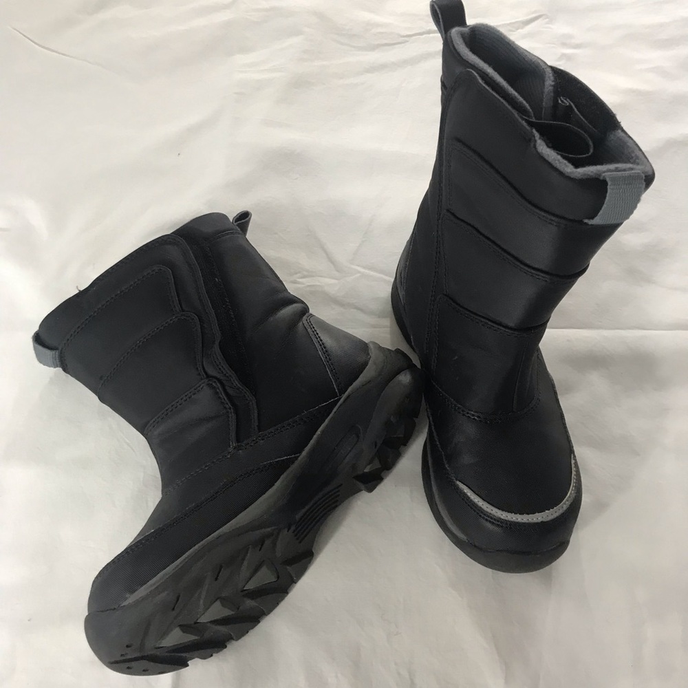 Land’s End black snow flurry boots. Size 13.
